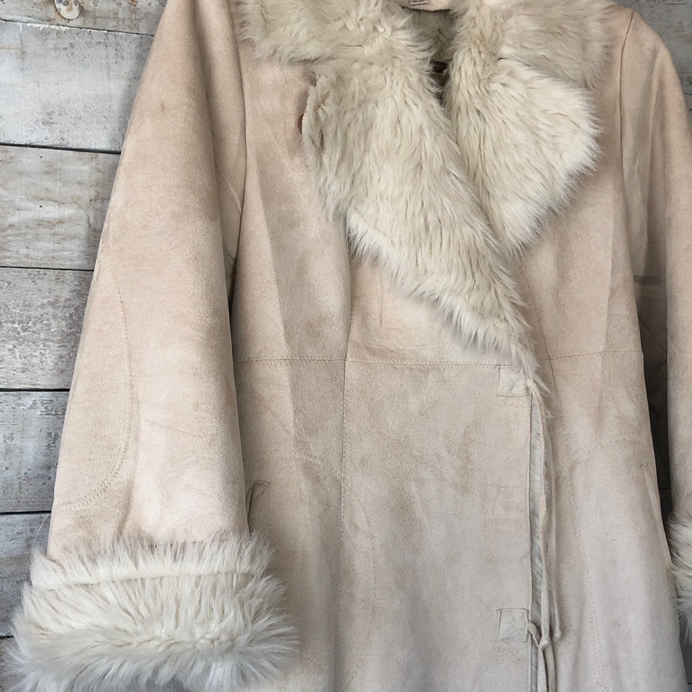 Jones New York full length faux fur coat - Picture 6 of 15